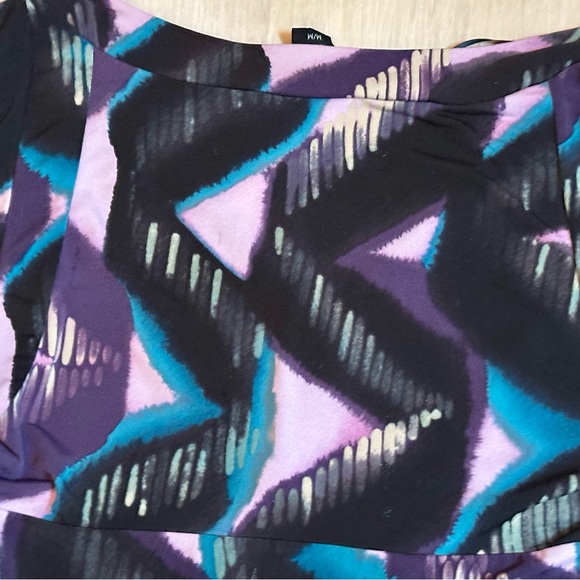 Women’s Attention Multicolor V-Neck Blouse, Size M, Short Sleeve, Stretchy, Cute - Picture 12 of 16